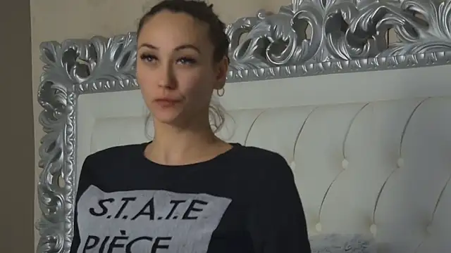 Snapshot of AliceMunro chatting on 21, 10, 2025 AliceMunro online show from 21, 10, 2025