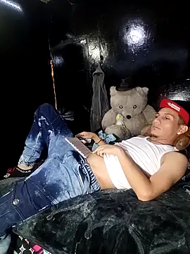 Snapshot of Ale21-345 chatting on 5, 2, 2026 Ale21-345 online show from 5, 2, 2026