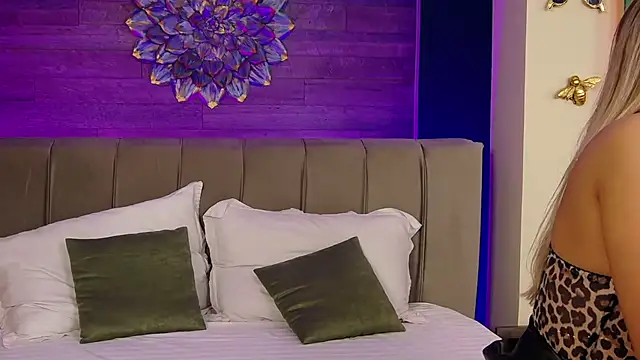 LoraDevine online show from 19, 9, 2025