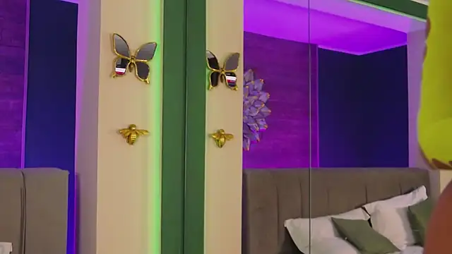 Snapshot of LoraDevine chatting on 25, 2, 2026 LoraDevine online show from 25, 2, 2026