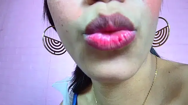 strawberrymia68 online show from 11, 2, 2025