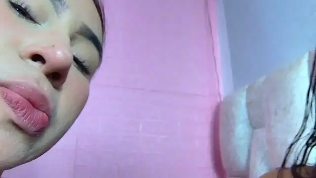 strawberrymia68 online show from 1, 3, 2025