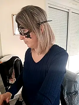 Rose Libertine online show from 16, 3, 2026