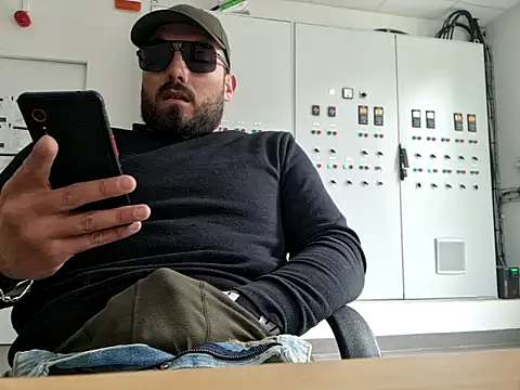 Snapshot of Leonormaldick chatting on 2, 3, 2026 Leonormaldick online show from 2, 3, 2026