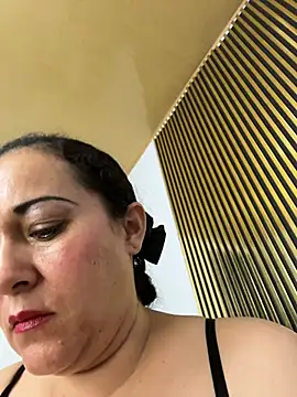 Snapshot of luisa_curli chatting on 29, 6, 2026 luisa curli online show from 29, 6, 2026