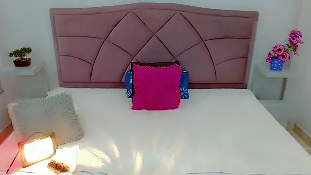 laura sweett120 online show from 12, 2, 2025