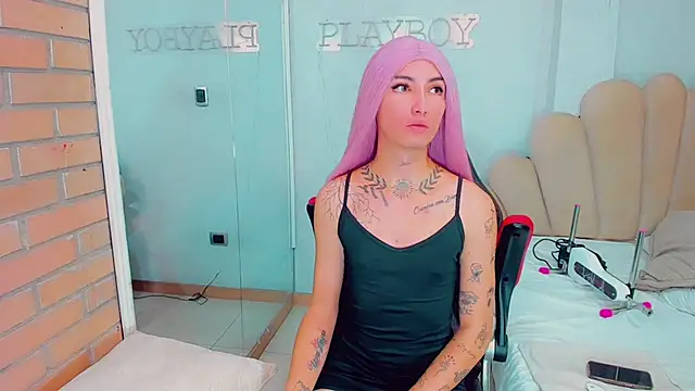 EmilyySaenz online show from 30, 1, 2025