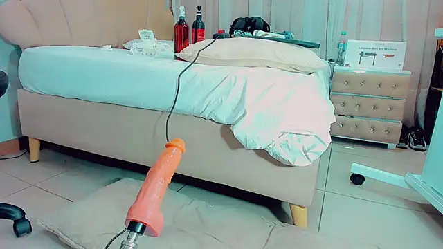 EmilyySaenz online show from 30, 1, 2025