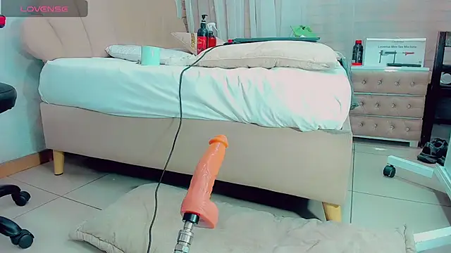 EmilyySaenz online show from 6, 3, 2025