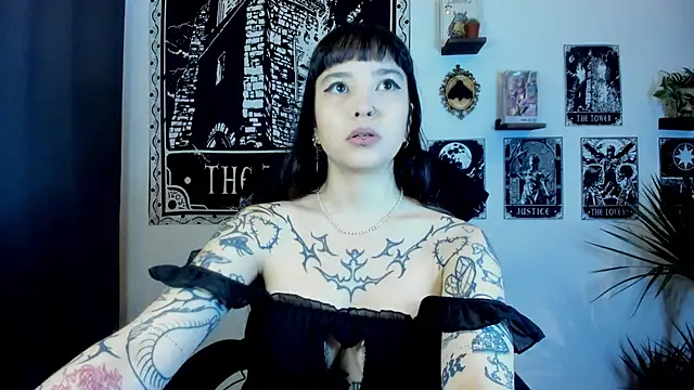 Demongirl6666 online show from 15, 10, 2025