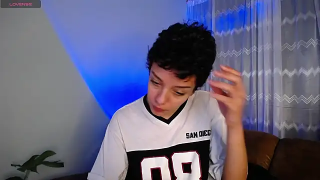 Snapshot of peyton_golden1 chatting on 5, 12, 2024 peyton golden1 online show from 5, 12, 2024