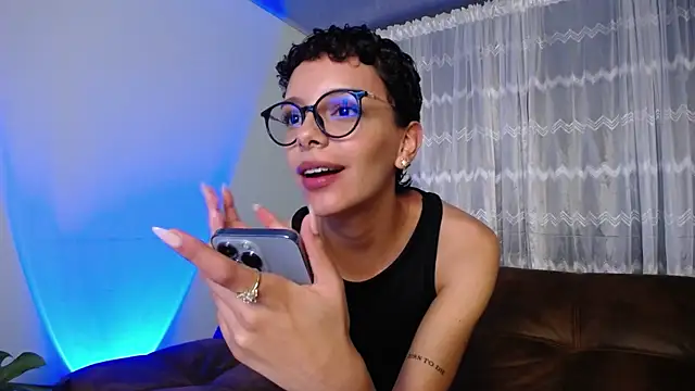 Snapshot of peyton_golden1 chatting on 6, 3, 2025 peyton golden1 online show from 6, 3, 2025