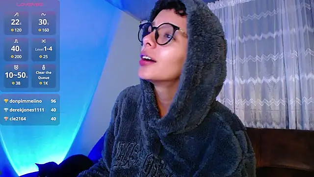 Snapshot of peyton_golden1 chatting on 6, 3, 2025 peyton golden1 online show from 6, 3, 2025