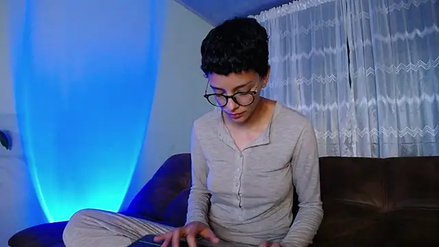 Snapshot of peyton_golden1 chatting on 19, 3, 2025 peyton golden1 online show from 19, 3, 2025