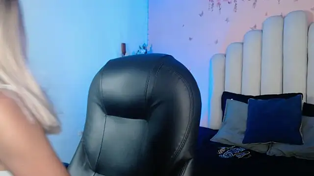 Snapshot of peyton_golden1 chatting on 28, 9, 2025 peyton golden1 online show from 28, 9, 2025