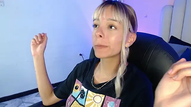 Snapshot of peyton_golden1 chatting on 3, 10, 2025 peyton golden1 online show from 3, 10, 2025