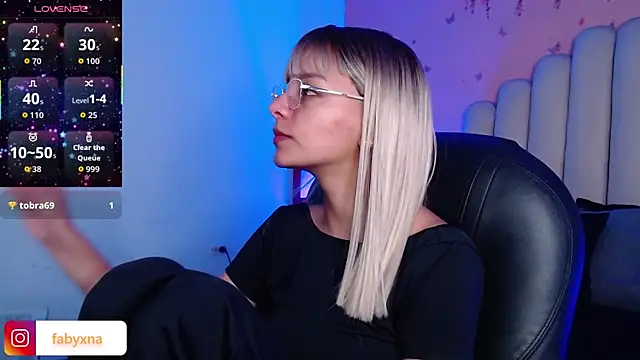 Snapshot of peyton_golden1 chatting on 14, 10, 2025 peyton golden1 online show from 14, 10, 2025