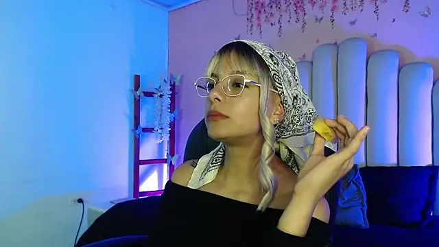 Snapshot of peyton_golden1 chatting on 15, 10, 2025 peyton golden1 online show from 15, 10, 2025