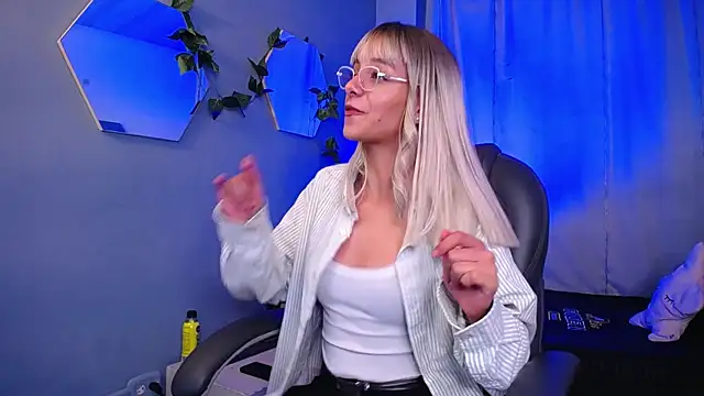 Snapshot of peyton_golden1 chatting on 22, 10, 2025 peyton golden1 online show from 22, 10, 2025