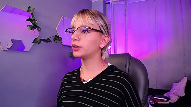 Snapshot of peyton_golden1 chatting on 29, 10, 2025 peyton golden1 online show from 29, 10, 2025