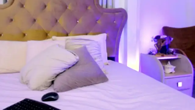 beauty luna18 online show from 23, 1, 2025