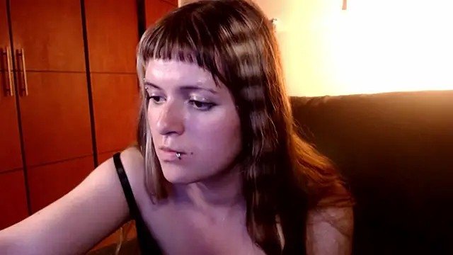 NEXT DOOR GIRL  online show from 21, 10, 2025