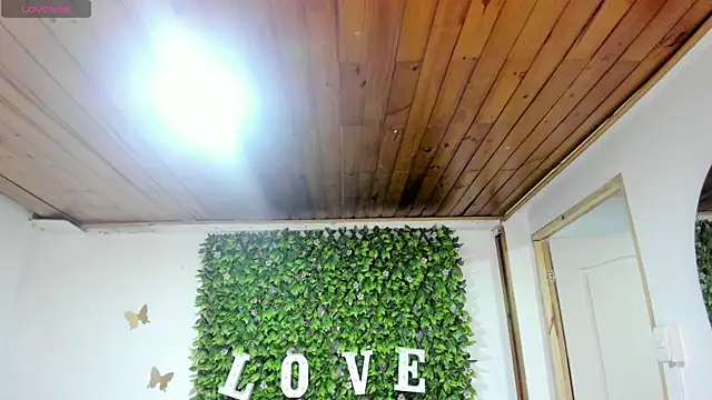 Enma  clark online show from 28, 1, 2025