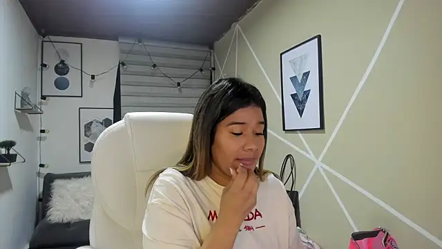 Enma  clark online show from 21, 9, 2025