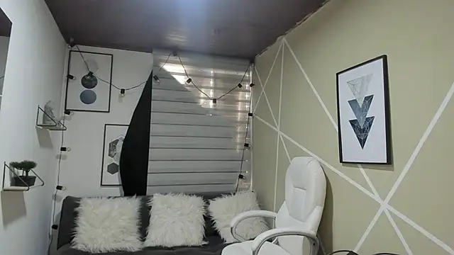 Enma  clark online show from 24, 9, 2025