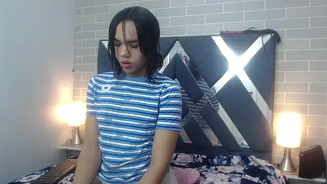 AndreaGil  online show from 1, 2, 2025