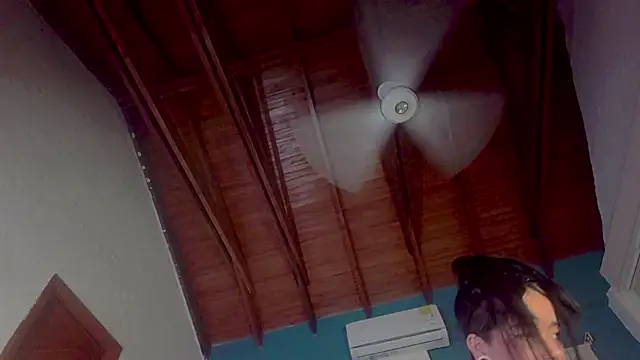 ariana-white- online show from 9, 10, 2025