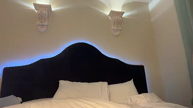 MiaDavis21 online show from 15, 1, 2026