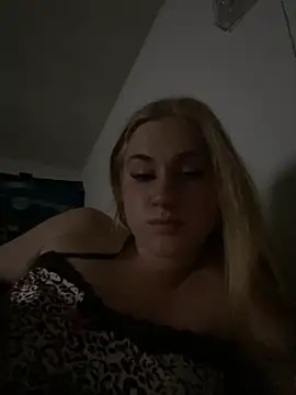 Prettypinkisland online show from 30, 6, 2026