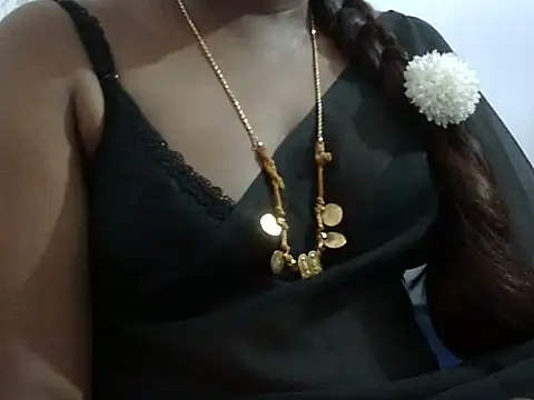 Snapshot of Hot_akshara chatting on 4, 10, 2025 Hot akshara online show from 4, 10, 2025