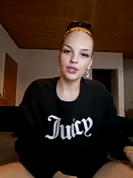 Jujuicy 97 online show from 30, 1, 2025