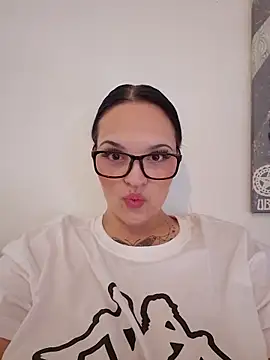 Jujuicy 97 online show from 12, 4, 2026