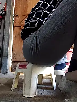 JasminePham online show from 12, 1, 2025