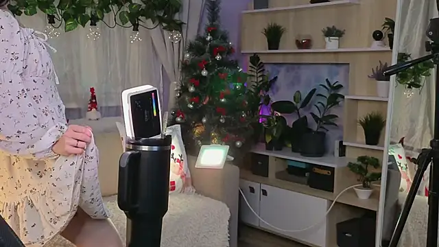 Snapshot of KiraLiLime chatting on 11, 2, 2025 KiraLiLime online show from 11, 2, 2025