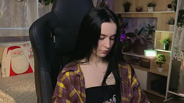 Snapshot of KiraLiLime chatting on 14, 2, 2025 KiraLiLime online show from 14, 2, 2025