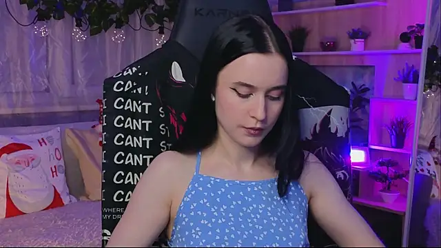 Snapshot of KiraLiLime chatting on 1, 3, 2025 KiraLiLime online show from 1, 3, 2025