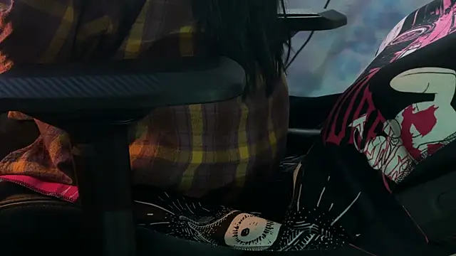 Snapshot of KiraLiLime chatting on 4, 3, 2025 KiraLiLime online show from 4, 3, 2025