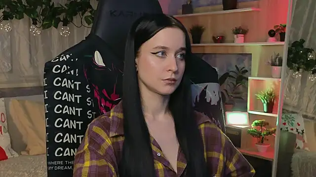 Snapshot of KiraLiLime chatting on 4, 3, 2025 KiraLiLime online show from 4, 3, 2025