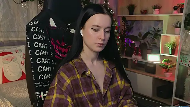 Snapshot of KiraLiLime chatting on 4, 3, 2025 KiraLiLime online show from 4, 3, 2025