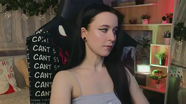 Snapshot of KiraLiLime chatting on 5, 3, 2025 KiraLiLime online show from 5, 3, 2025