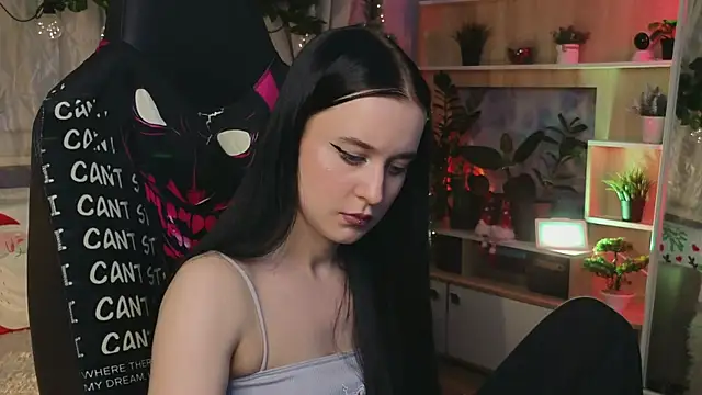 Snapshot of KiraLiLime chatting on 6, 3, 2025 KiraLiLime online show from 6, 3, 2025