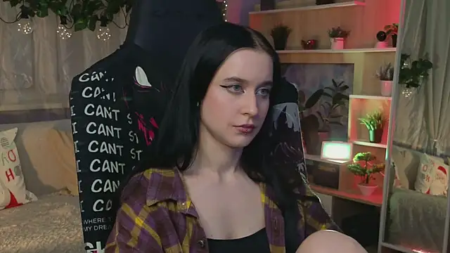 Snapshot of KiraLiLime chatting on 6, 3, 2025 KiraLiLime online show from 6, 3, 2025