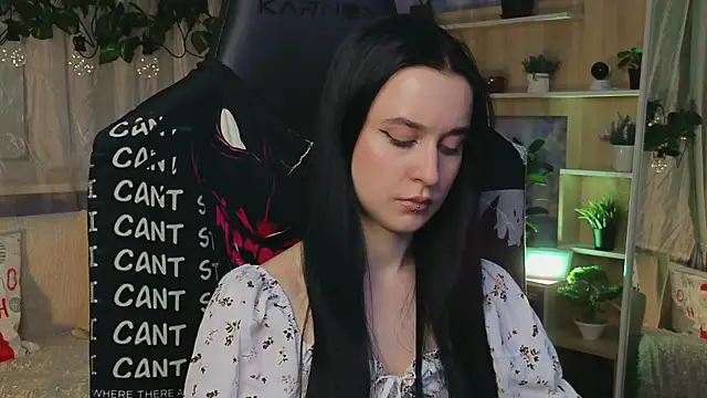 Snapshot of KiraLiLime chatting on 8, 3, 2025 KiraLiLime online show from 8, 3, 2025