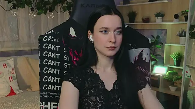 Snapshot of KiraLiLime chatting on 9, 3, 2025 KiraLiLime online show from 9, 3, 2025