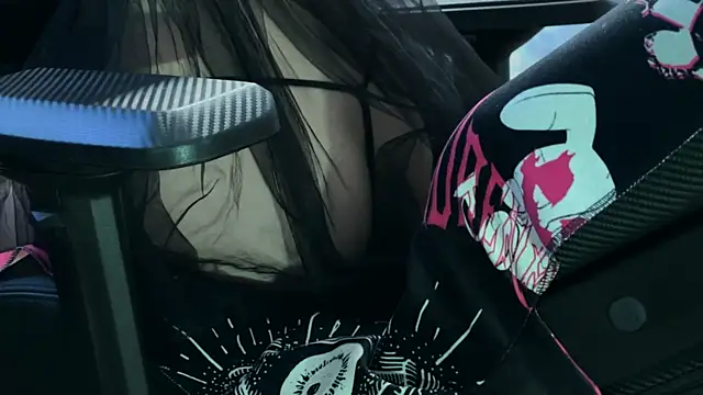 Snapshot of KiraLiLime chatting on 11, 3, 2025 KiraLiLime online show from 11, 3, 2025