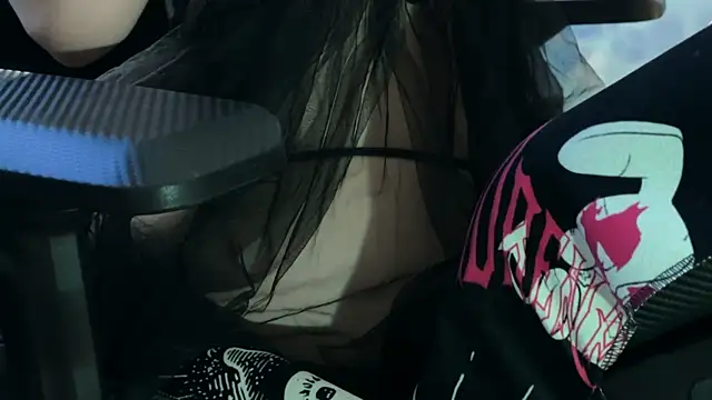 Snapshot of KiraLiLime chatting on 11, 3, 2025 KiraLiLime online show from 11, 3, 2025